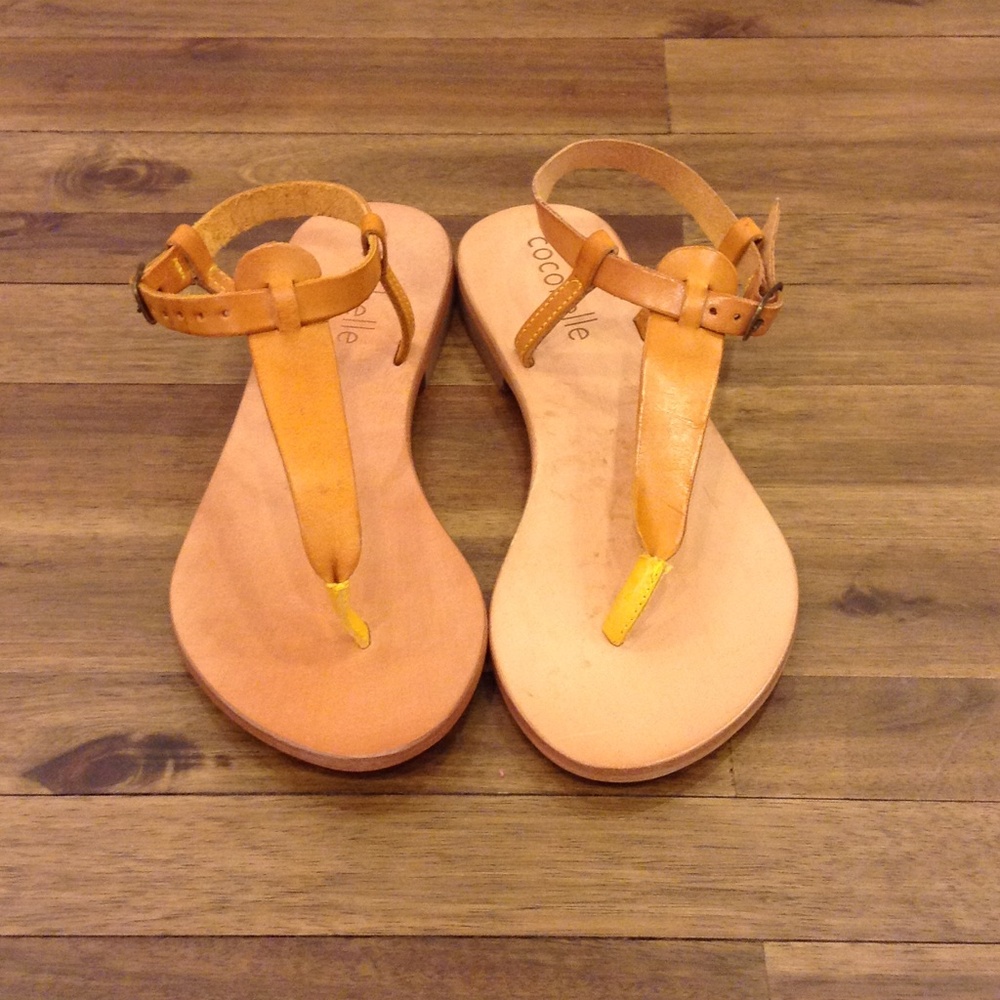 Leather T-Strap Sandals in Tan
